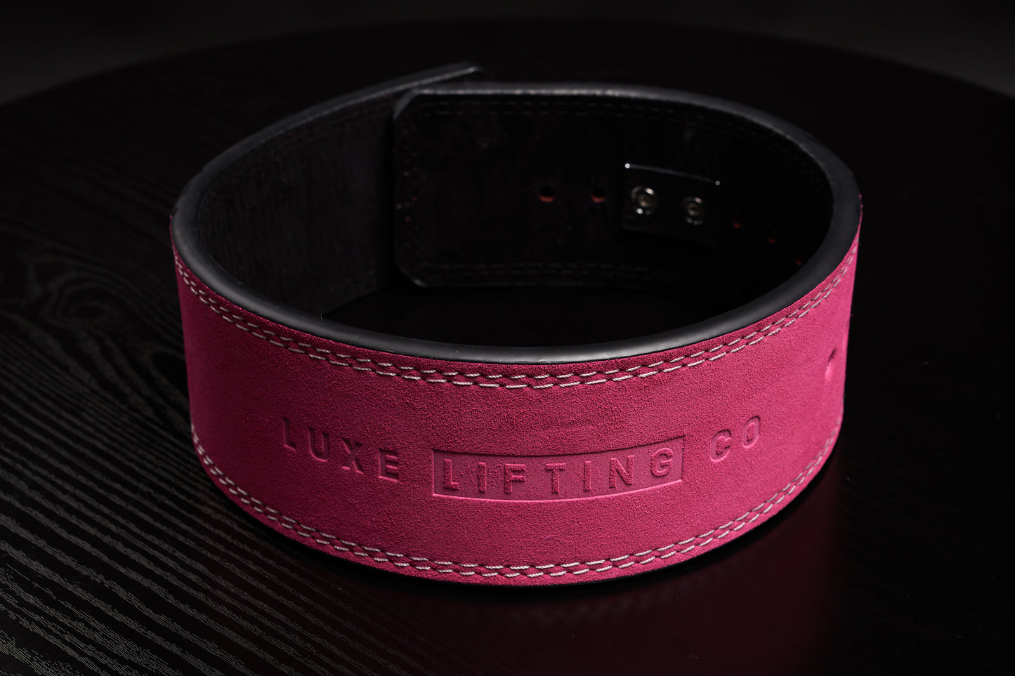 Lever Lifting Belt in Berry