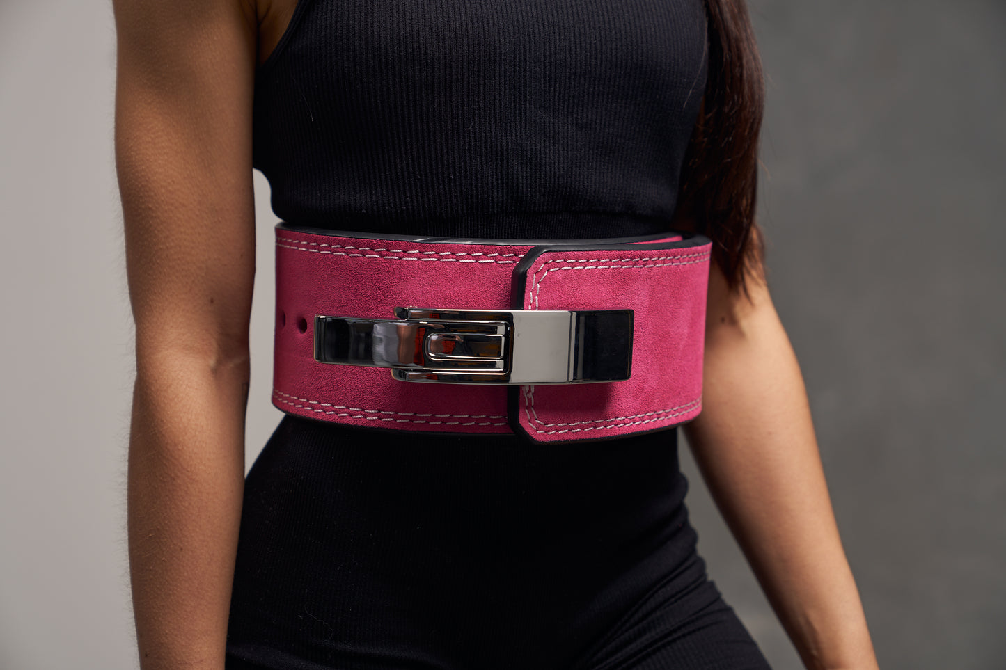 Lever Lifting Belt in Berry